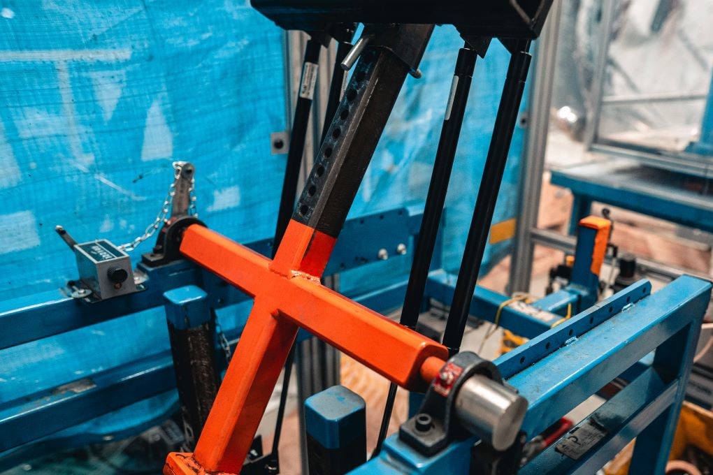 Engineer Quality Testing Gas Springs Engineer Quality Testing Gas Springs